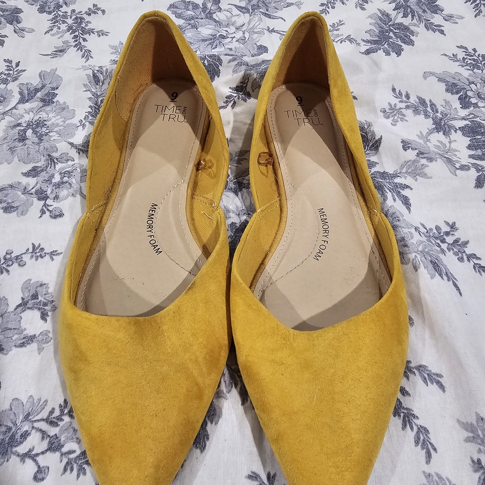 Time and Tru Women's Yellow Flats